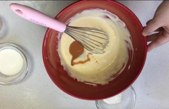 没添加一种材料都要充分搅打均匀后，再加下一种。