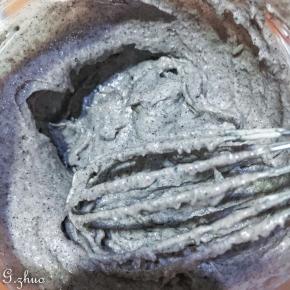 取三分之一打发好的蛋清倒步骤4中拌匀