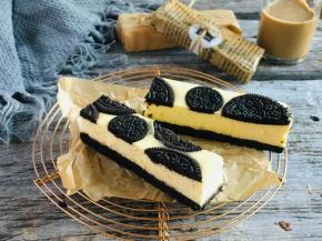 烤箱160度，无需水浴。30到35分钟。出炉自然摊凉后，包裹保鲜膜放入冰箱冷藏4小时以上，过夜最好。冷藏后脱模，切条。