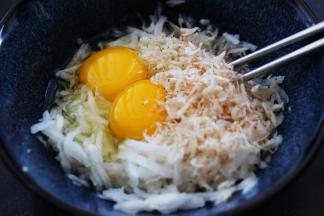 再加入淡干虾皮。