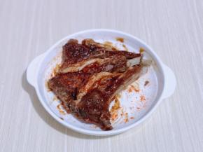 再加入奥尔良烤肉料！拌均匀，腌制30分钟！