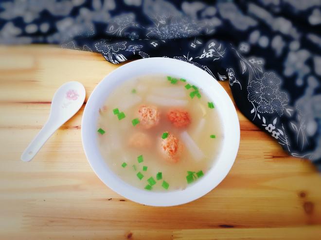 青蒜萝卜圆子汤