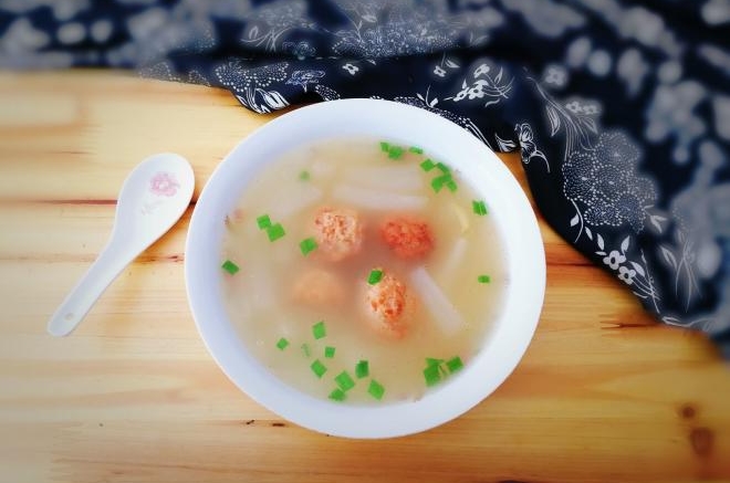 青蒜萝卜圆子汤