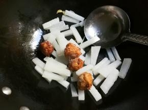 放入肉圆
