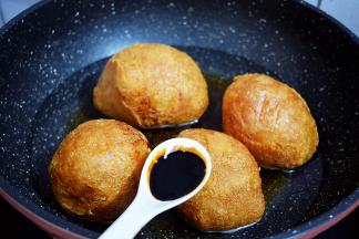 加入半汤匙老抽