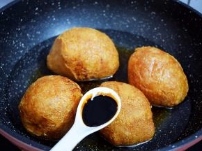 加入半汤匙老抽