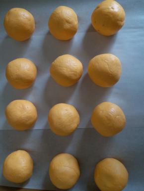 包好后放在依次放在大盘里