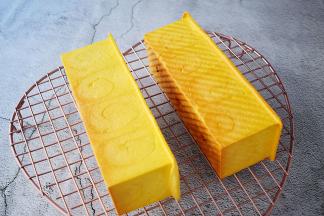 烤好取出趁热脱模放在烤网上晾凉即可