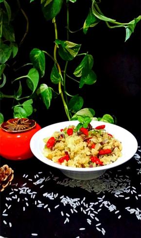 少许枸杞点缀。