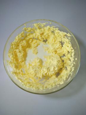 再加入牛奶后低速打均匀。