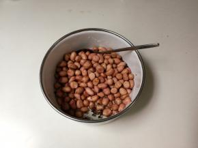 放入花生米