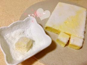 放凉后放入冰箱冷藏4小时以上再食用。倒出切块，沾上椰蓉即可。