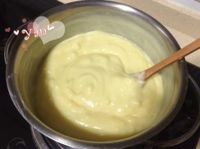 迅速搅拌至浓稠状态，熄火；