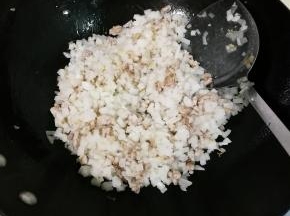 翻炒出水