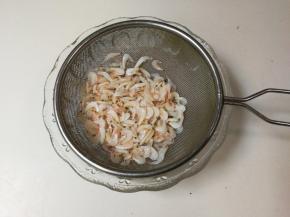 虾皮冲洗沥掉水