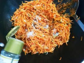 放入少许白胡椒粉