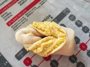 将小头穿过割口翻出。