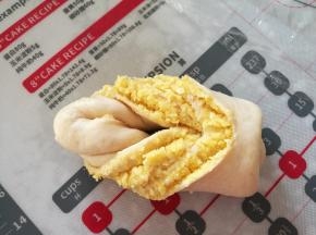 将小头穿过割口翻出。