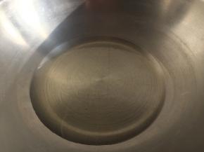 锅烧热加入底油，烧热