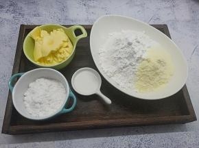 所需要的食材提前称重备用。