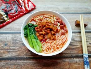 一碗香喷喷的米线就做好了。