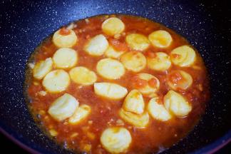 盖上锅盖焖1-2分钟即可