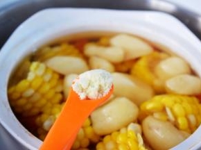 出锅前根据自己的口味，调入鸡精