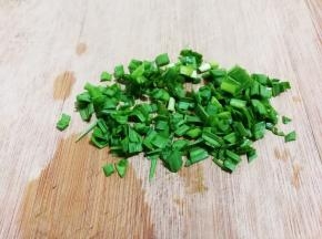 青蒜洗净切碎
