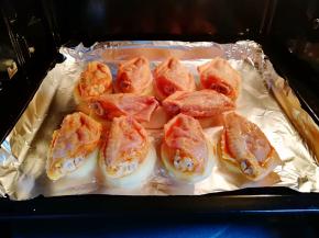 送入预热好的烤箱，上下管200度烤15分钟。