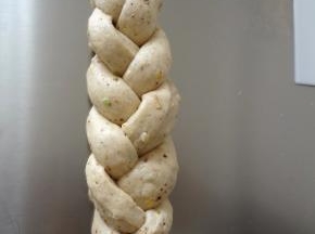 编成辫子状
