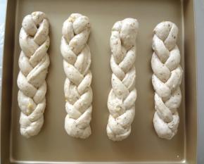 依次放入烤盘中，开始二发37度湿度75%发酵50分钟