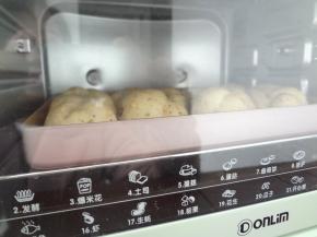 发酵完成后放入预热好的烤箱180度25分钟