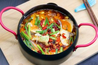 鲜美、麻辣的水煮鱼，就可以享受了。