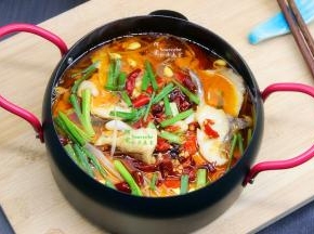 鲜美、麻辣的水煮鱼，就可以享受了。
