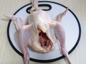 鸡肚子里一定清洗干净！