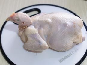 再用牙签把鸡脖子，鸡头定个型！