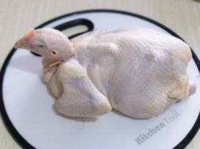 再用牙签把鸡脖子，鸡头定个型！