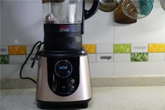 再就是选择破壁机的煮粥模式进行烹饪。