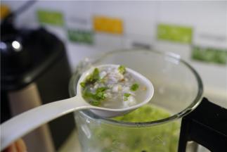 这样子一份鲜薄的干贝瘦肉粥就完成啦。