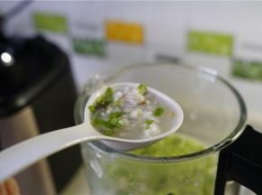 这样子一份鲜薄的干贝瘦肉粥就完成啦。