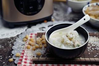 朋友们喜欢可以试一下，我这款粥的用量是比较少得，要是喜欢稠感的朋友可以加大米的用量，至少再加入2把的米才行哦。