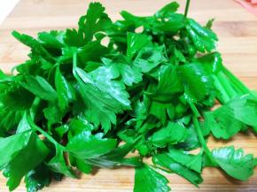 芹菜切段