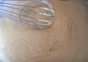 筛入蛋液中搅拌均匀没有颗粒