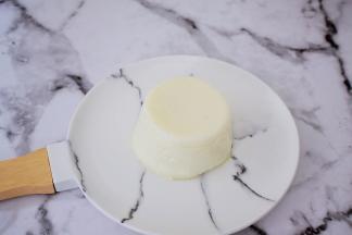 然后倒扣在盘中