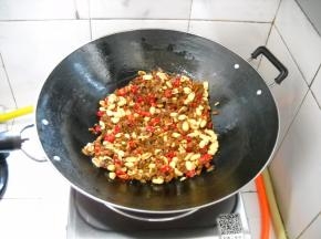 快速翻炒均匀。