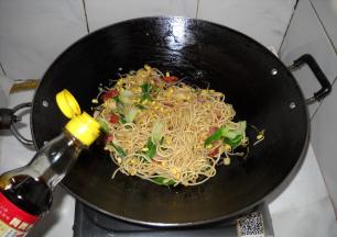 淋入生抽调好味。