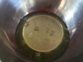 蛋清蛋黄分离，一定要用无水无油的盆哦