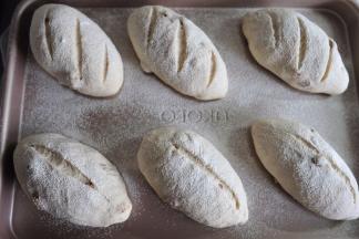 40分钟后取出，筛粉，割包