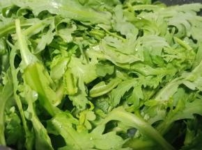 下鸡毛菜翻炒。