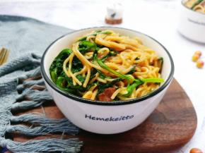 早起十分钟为家人烹饪一道美味早餐。